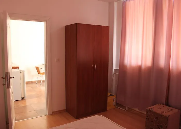 Abelia Regina * Солнечный берег